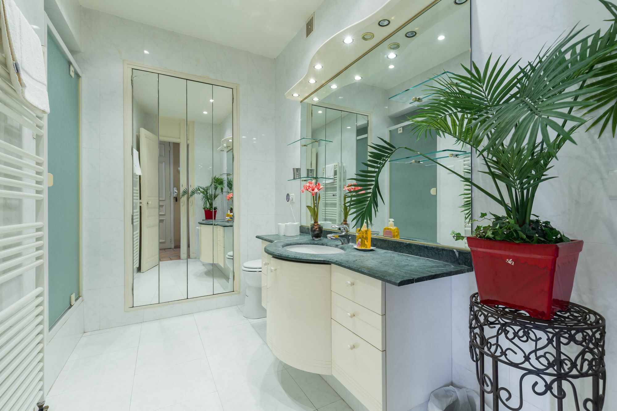 Lovely 2 Bed 2 Bath Apartment In Cannes On Rue Antibea Easy Walk To The Palais 224 Exterior photo